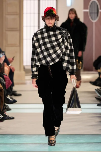 Look 8